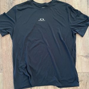 Men’s Oakley t-shirt
